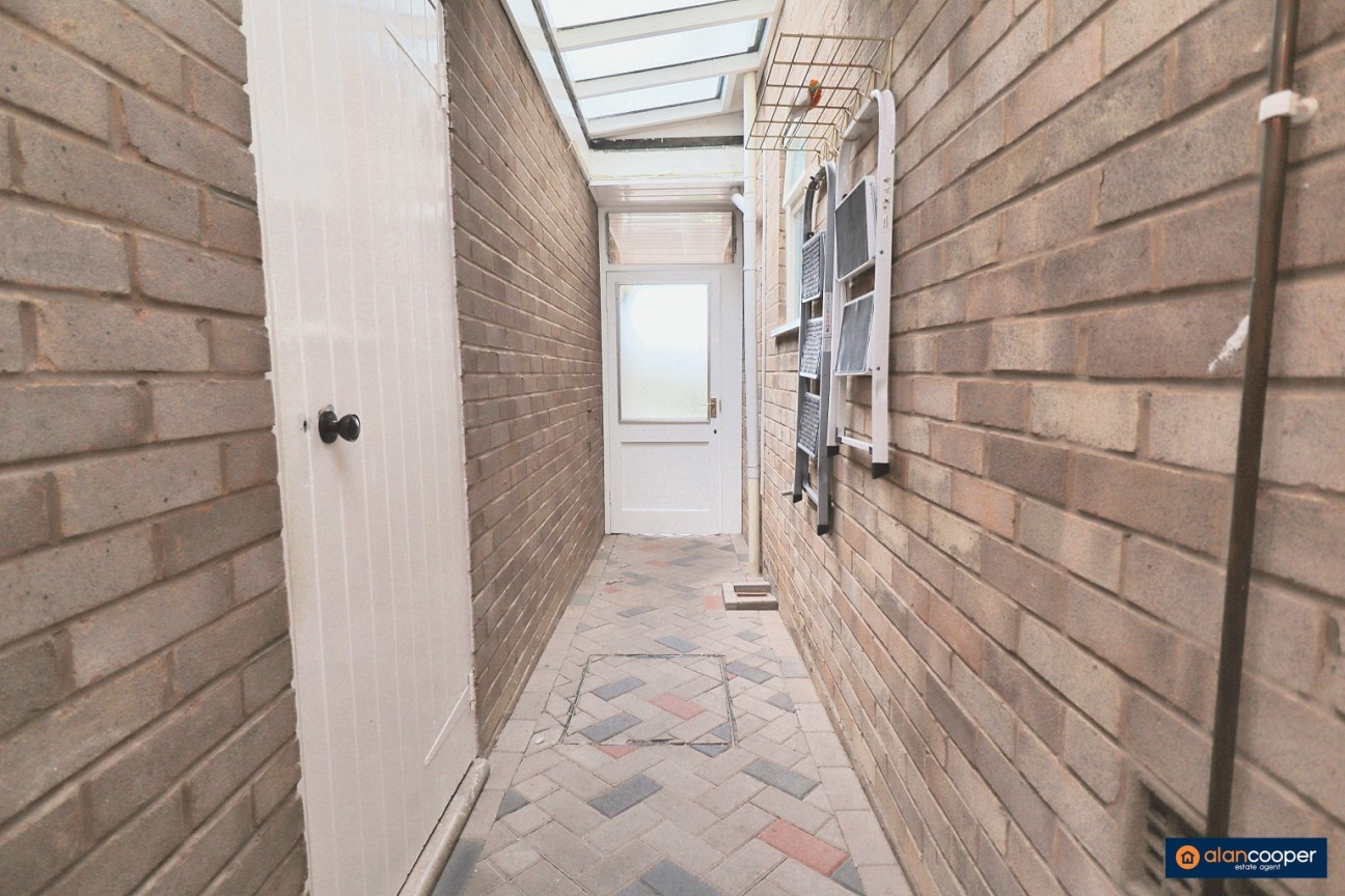 Thirlmere Avenue, St Nicolas Park, Nuneaton, CV11 6HT