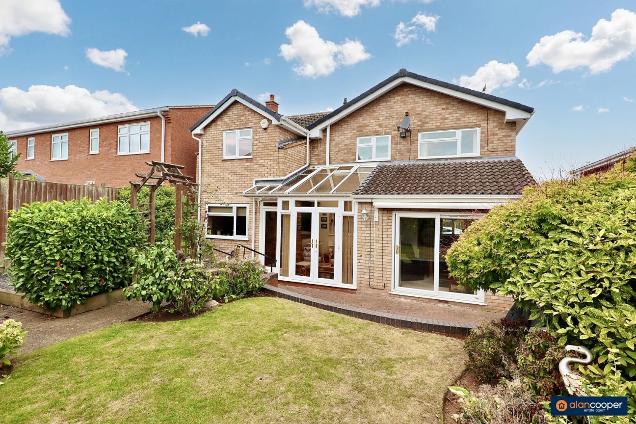 Thirlmere Avenue, St Nicolas Park, Nuneaton, CV11 6HT