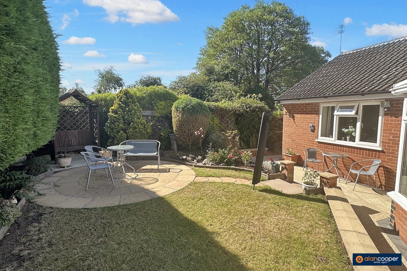 School Road, Bulkington, CV12 9JD