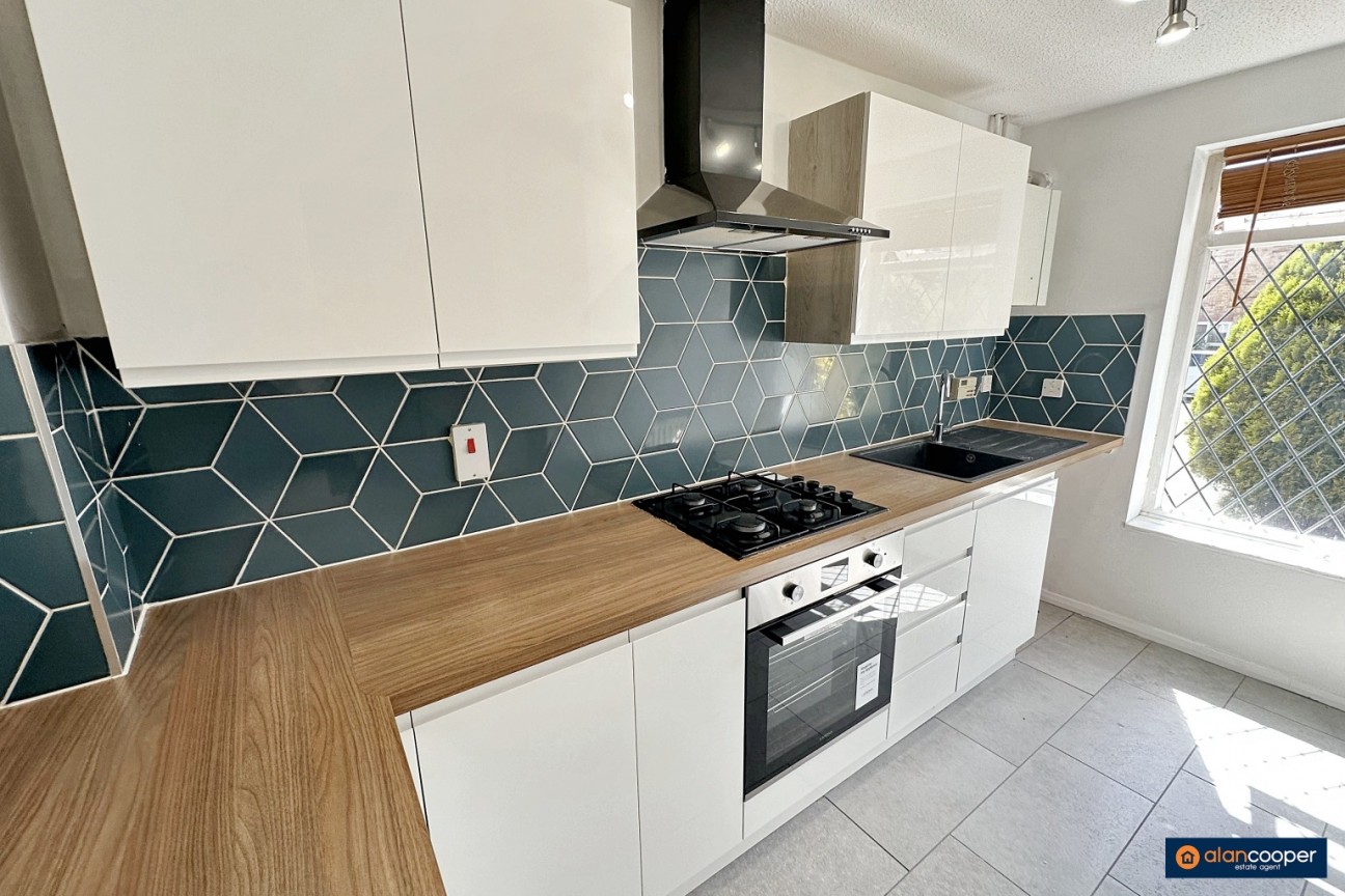 Snowshill Close, Maple Park, Nuneaton, CV11 4XQ