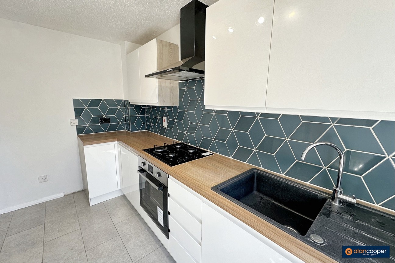 Snowshill Close, Maple Park, Nuneaton, CV11 4XQ