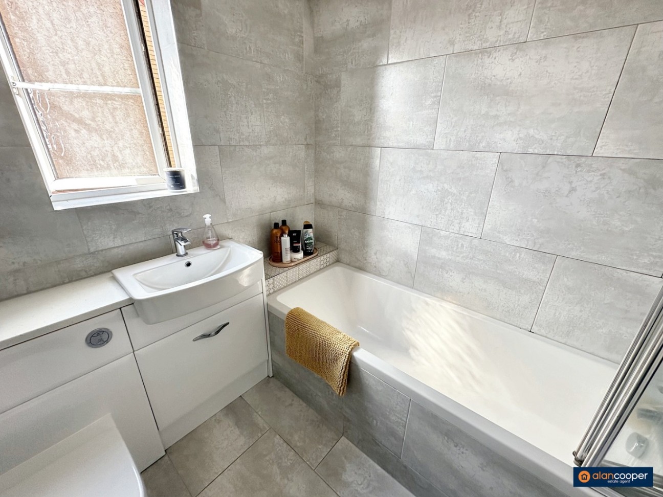 Packwood Close, Maple Park, Nuneaton, CV11 4GG