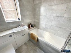 Packwood Close, Maple Park, Nuneaton, CV11 4GG
