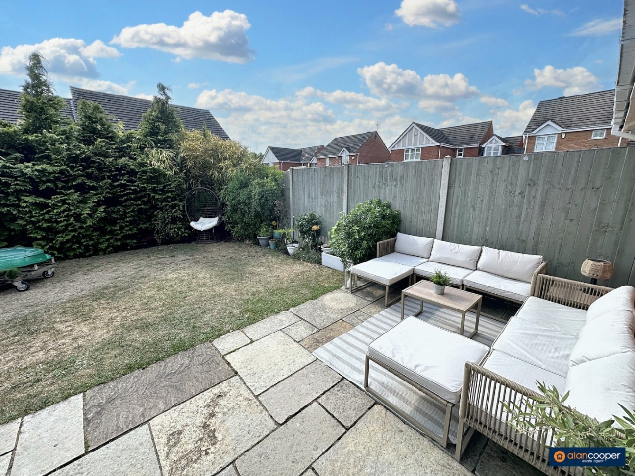 Packwood Close, Maple Park, Nuneaton, CV11 4GG