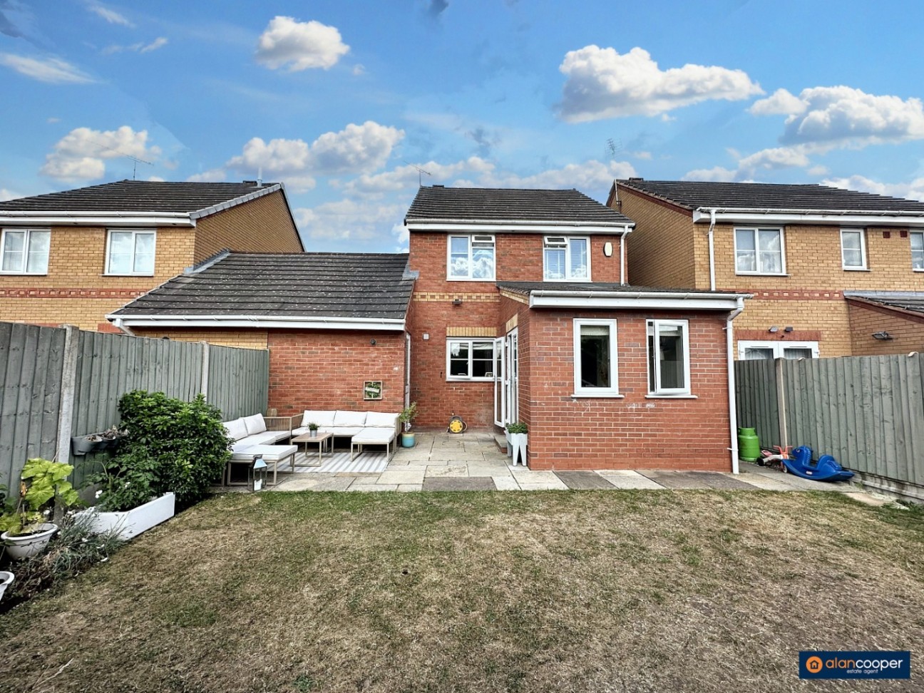Packwood Close, Maple Park, Nuneaton, CV11 4GG