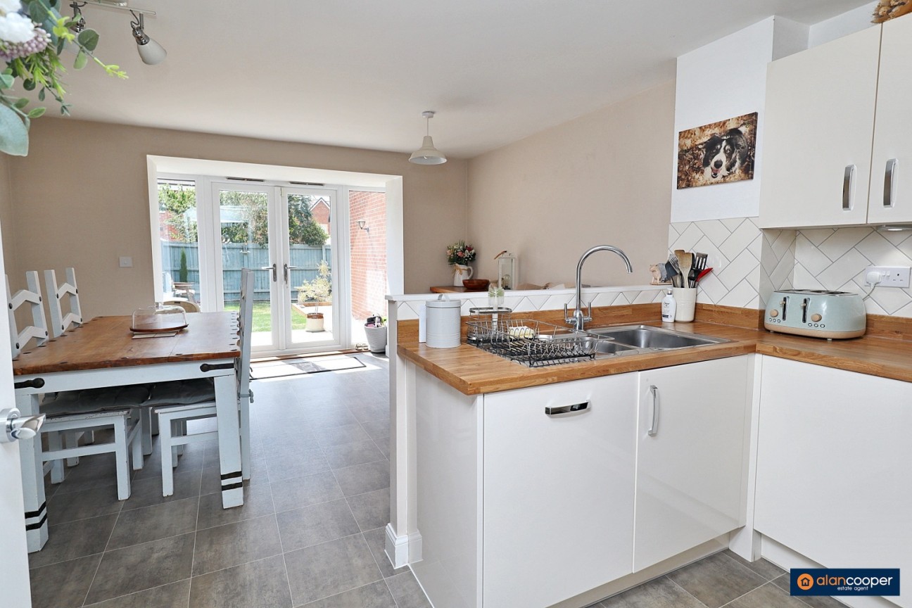 Topiary Road, St James Gate, Weddington, Nuneaton, CV10 0FT