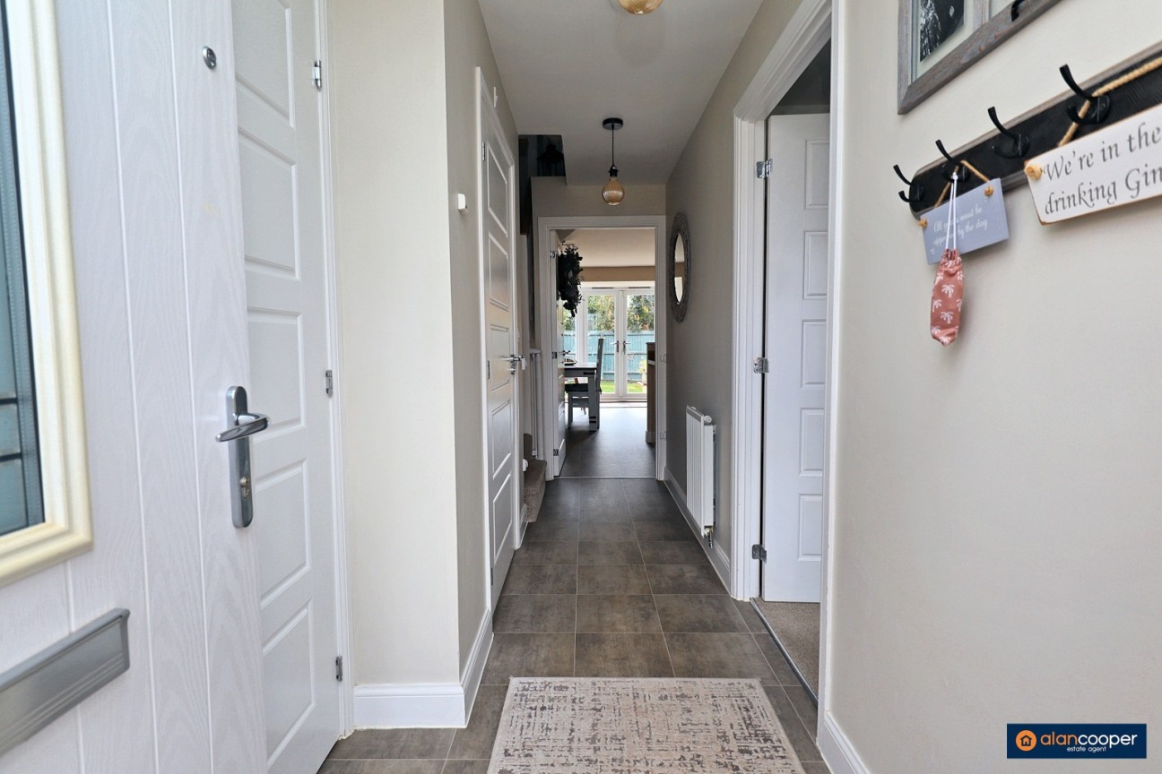 Topiary Road, St James Gate, Weddington, Nuneaton, CV10 0FT