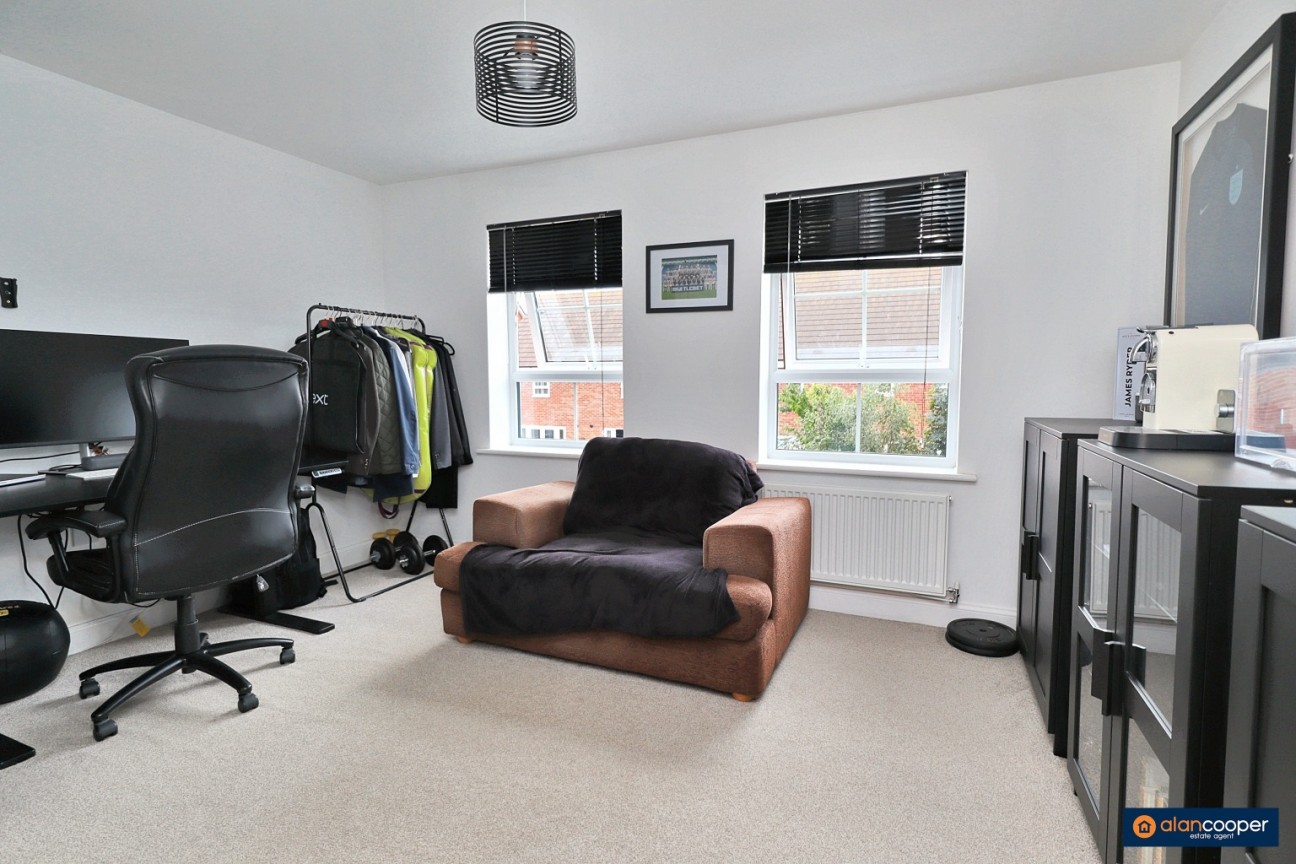 Topiary Road, St James Gate, Weddington, Nuneaton, CV10 0FT