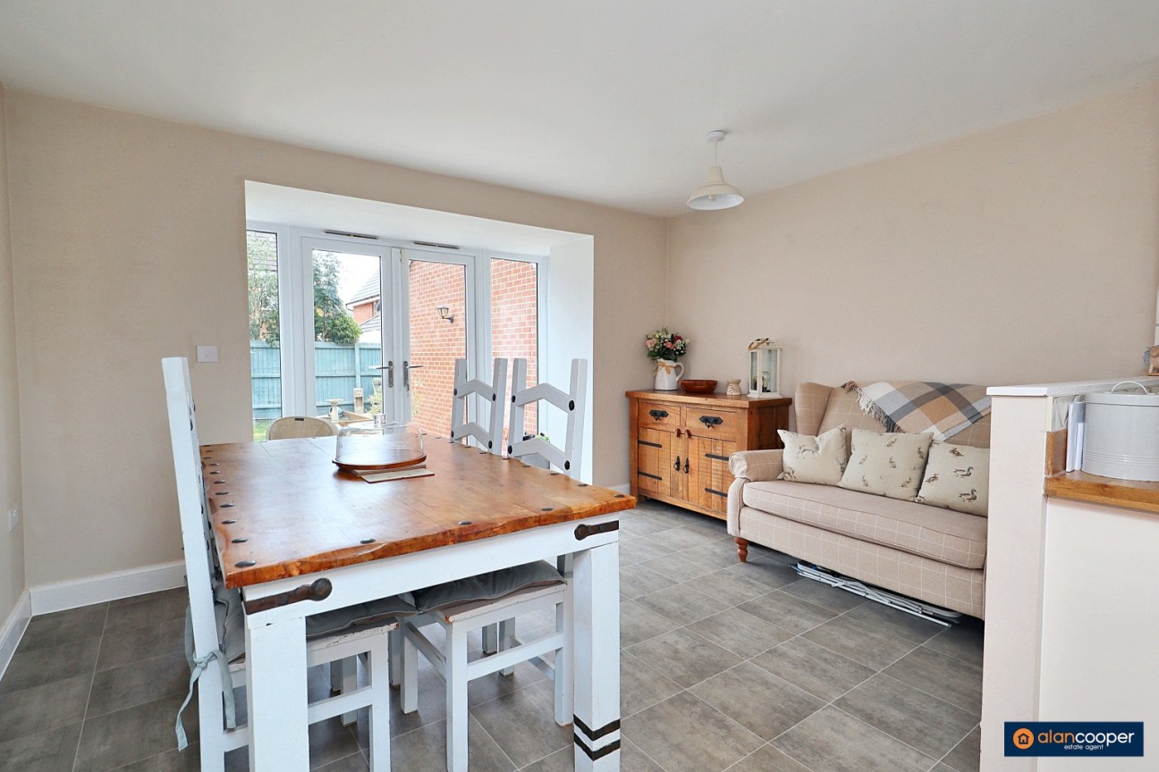 Topiary Road, St James Gate, Weddington, Nuneaton, CV10 0FT