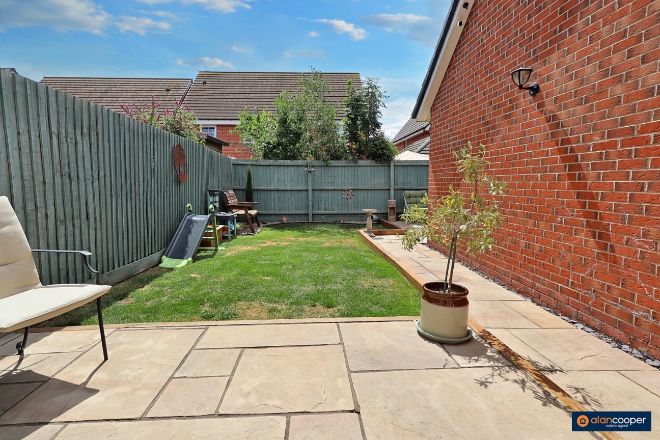 Topiary Road, St James Gate, Weddington, Nuneaton, CV10 0FT