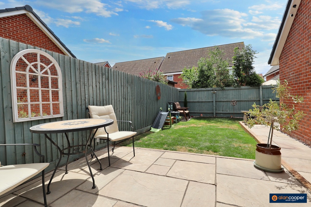 Topiary Road, St James Gate, Weddington, Nuneaton, CV10 0FT