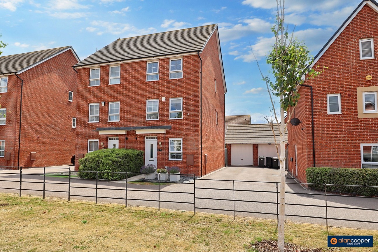 Topiary Road, St James Gate, Weddington, Nuneaton, CV10 0FT