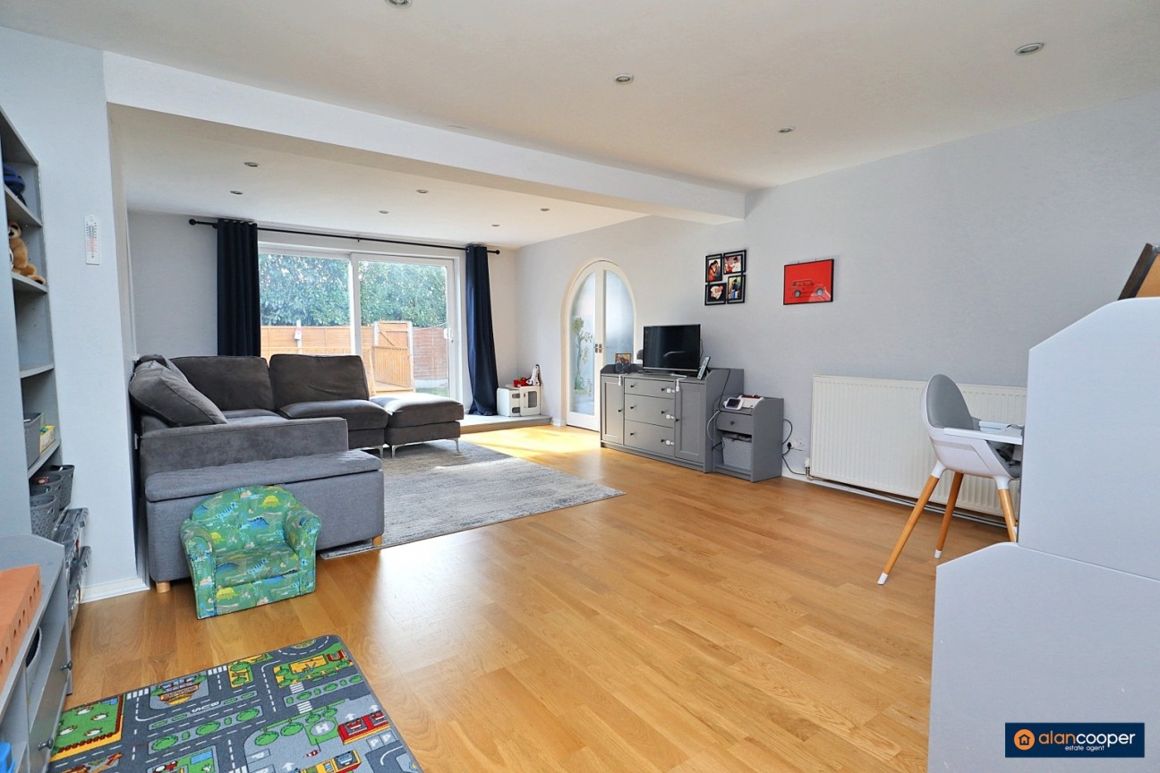 Woburn Drive, Stockingford, Nuneaton, CV10 7HZ