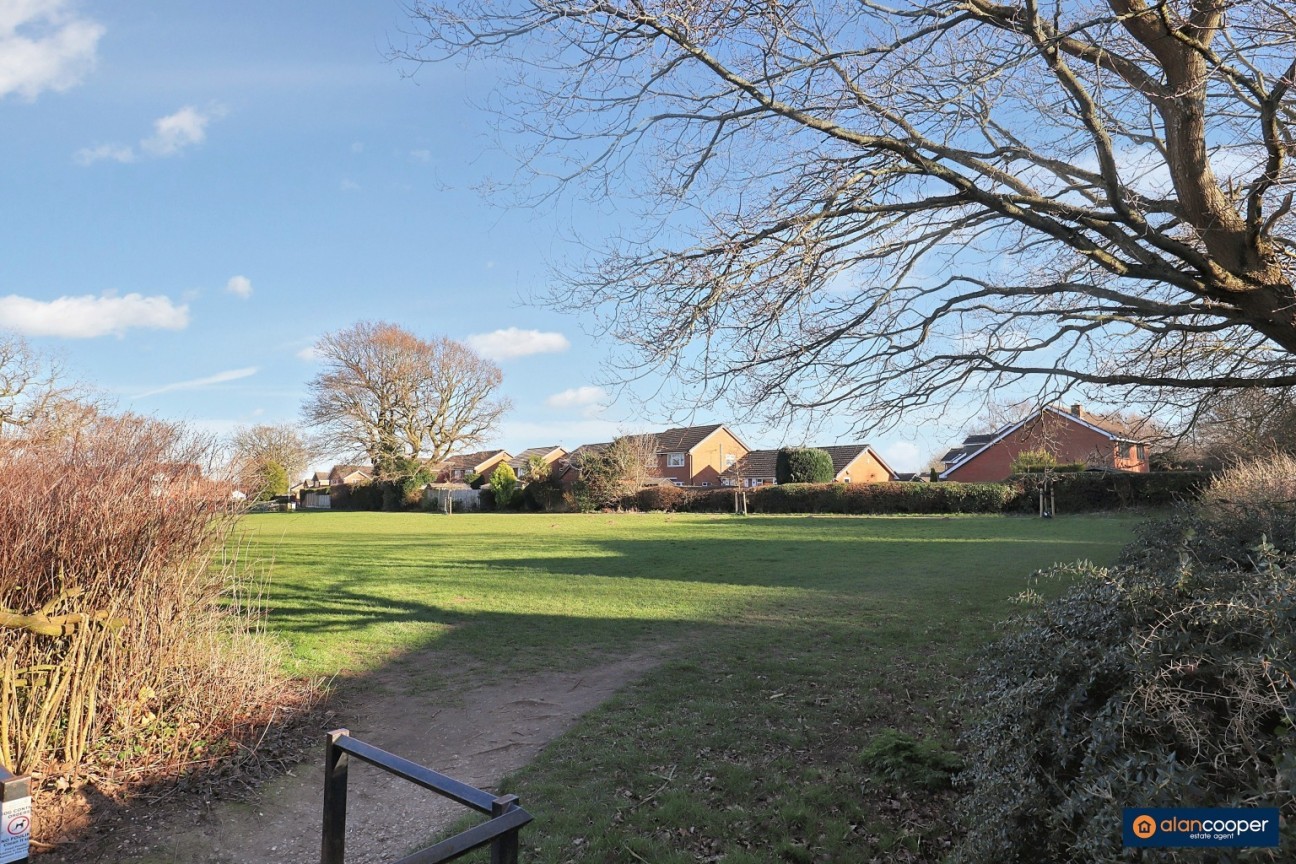 Laburnum Close, Woodlands Park, Bedworth, CV12 0PP