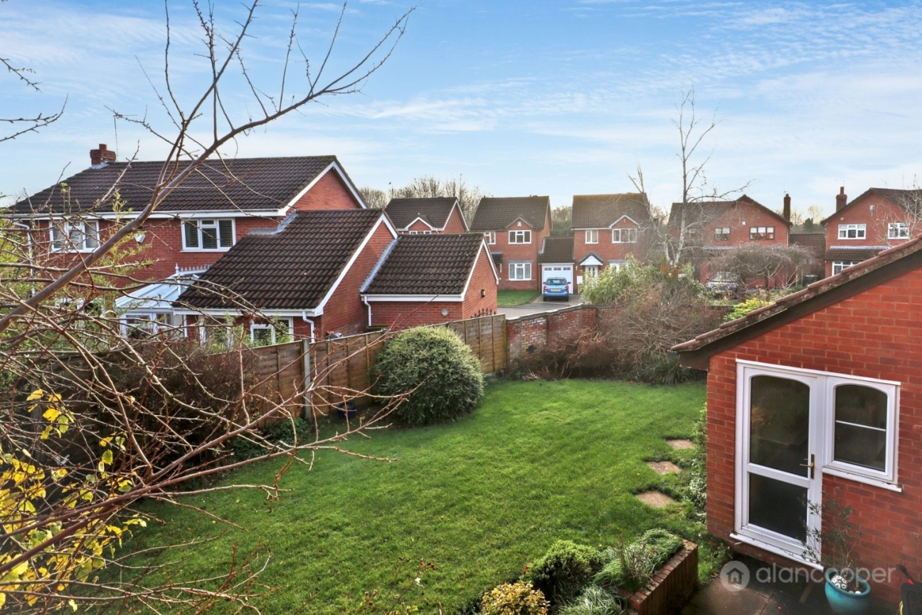 Tiverton Drive, Horeston Grange, Nuneaton, CV11 6YL