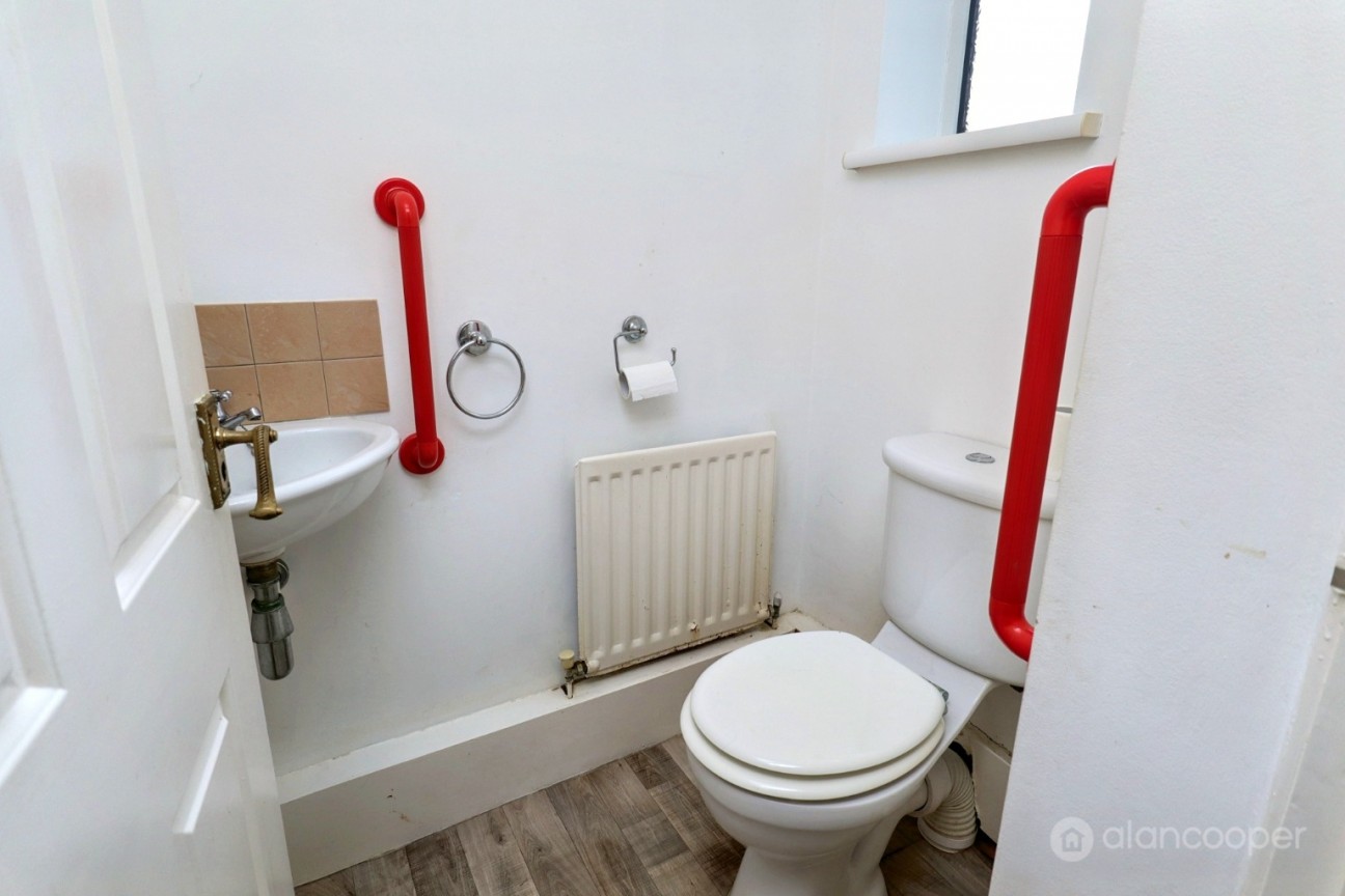 Tiverton Drive, Horeston Grange, Nuneaton, CV11 6YL