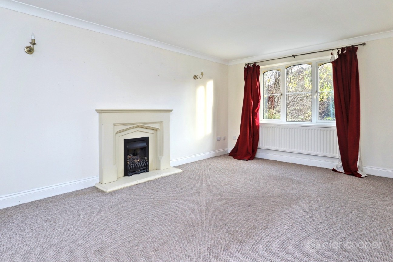 Tiverton Drive, Horeston Grange, Nuneaton, CV11 6YL