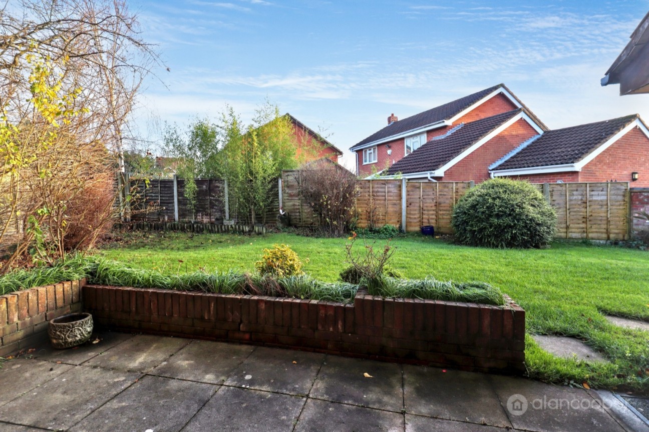 Tiverton Drive, Horeston Grange, Nuneaton, CV11 6YL