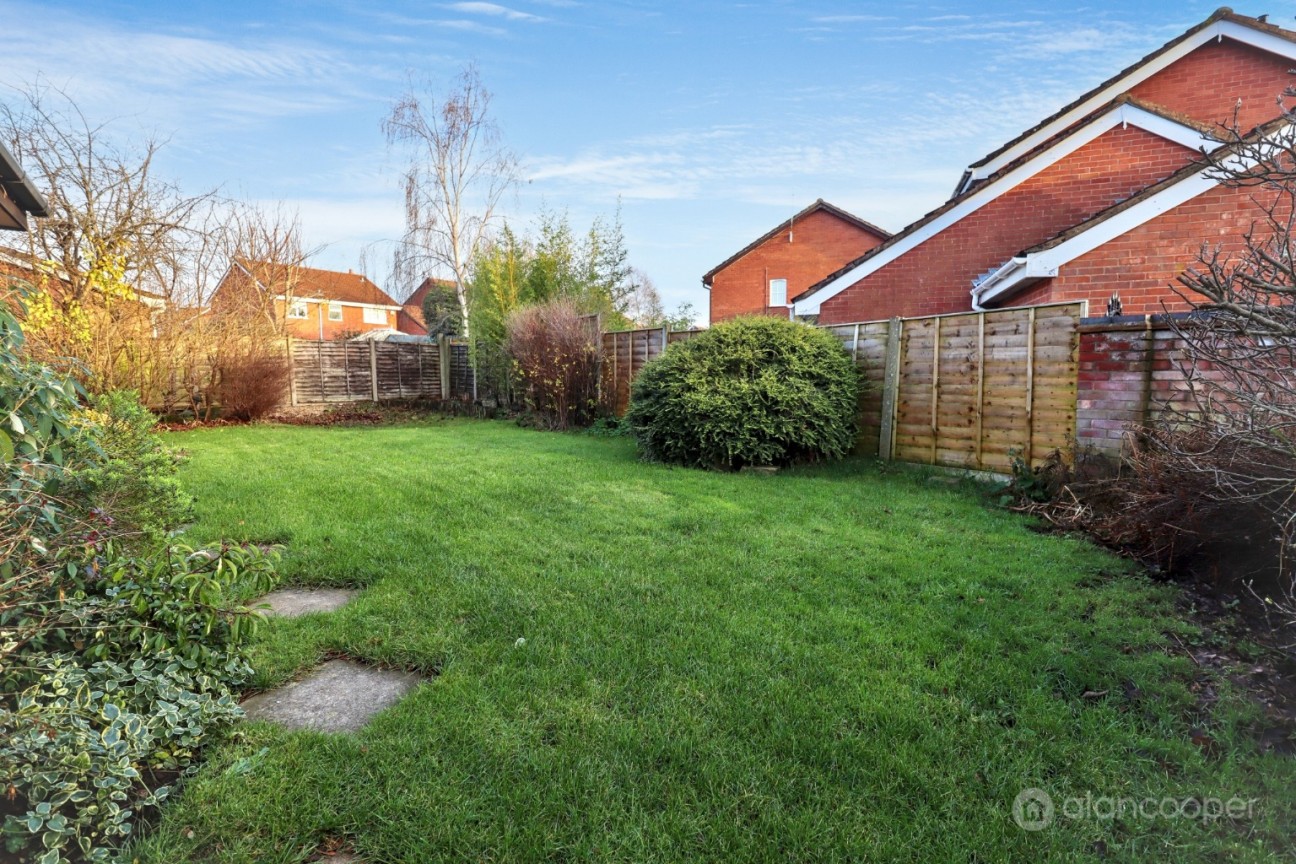 Tiverton Drive, Horeston Grange, Nuneaton, CV11 6YL