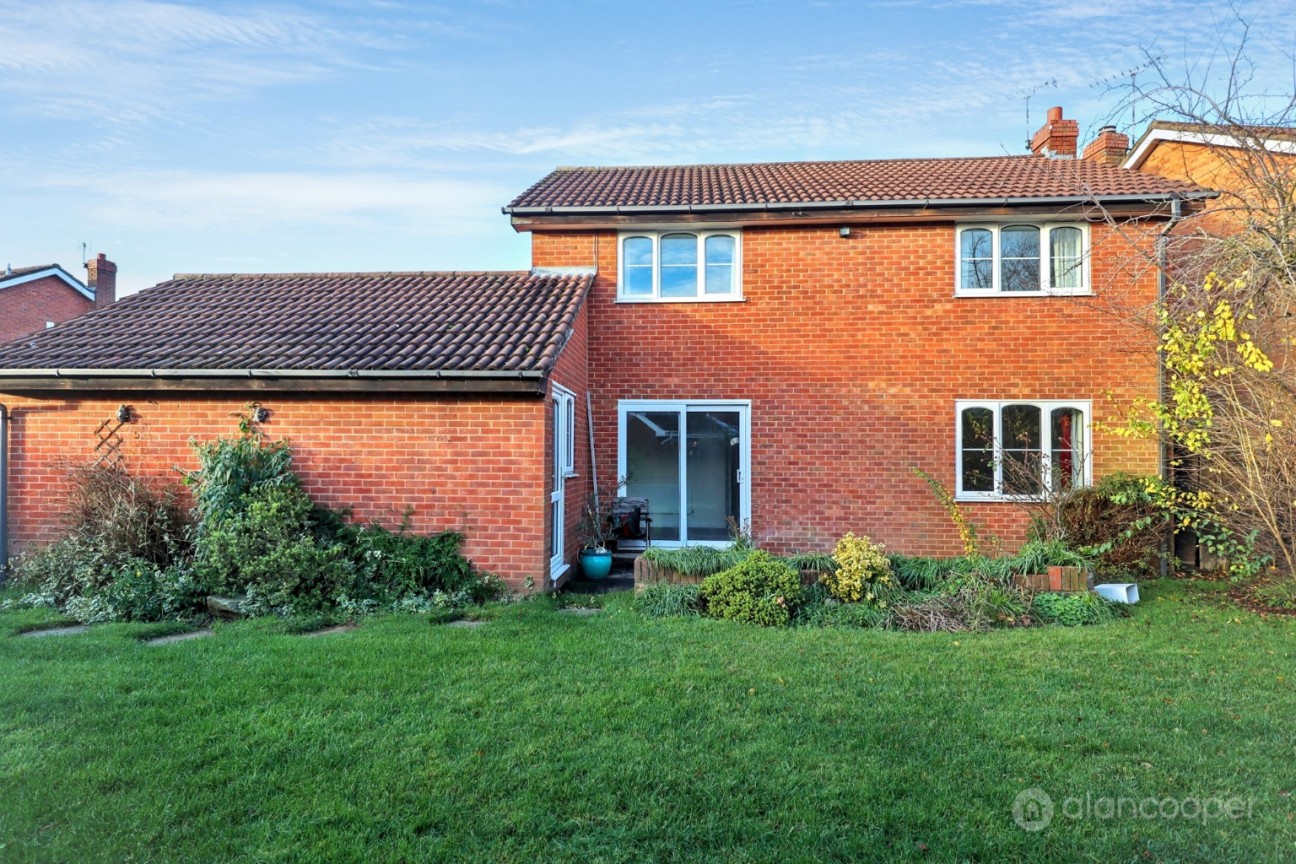 Tiverton Drive, Horeston Grange, Nuneaton, CV11 6YL