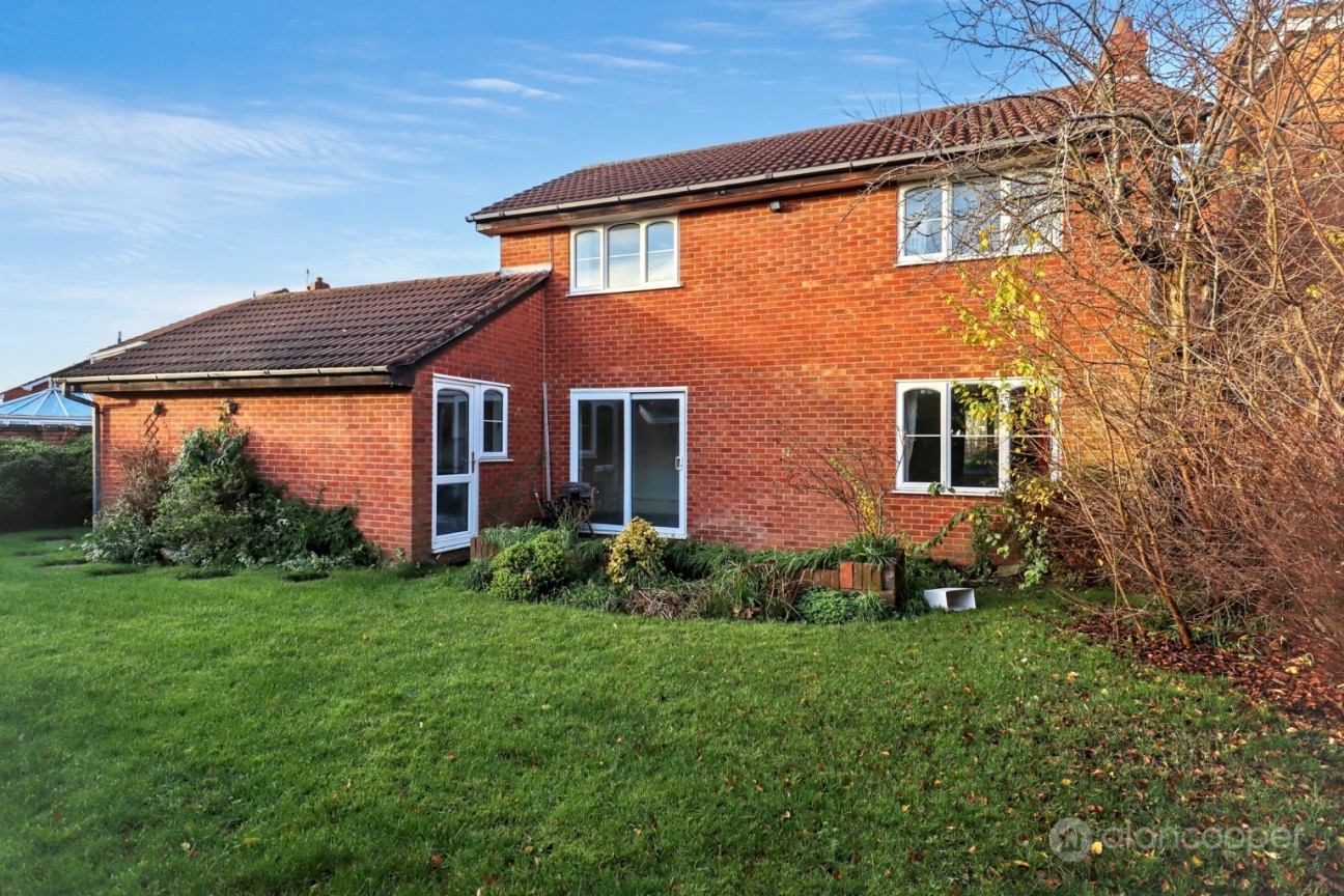 Tiverton Drive, Horeston Grange, Nuneaton, CV11 6YL