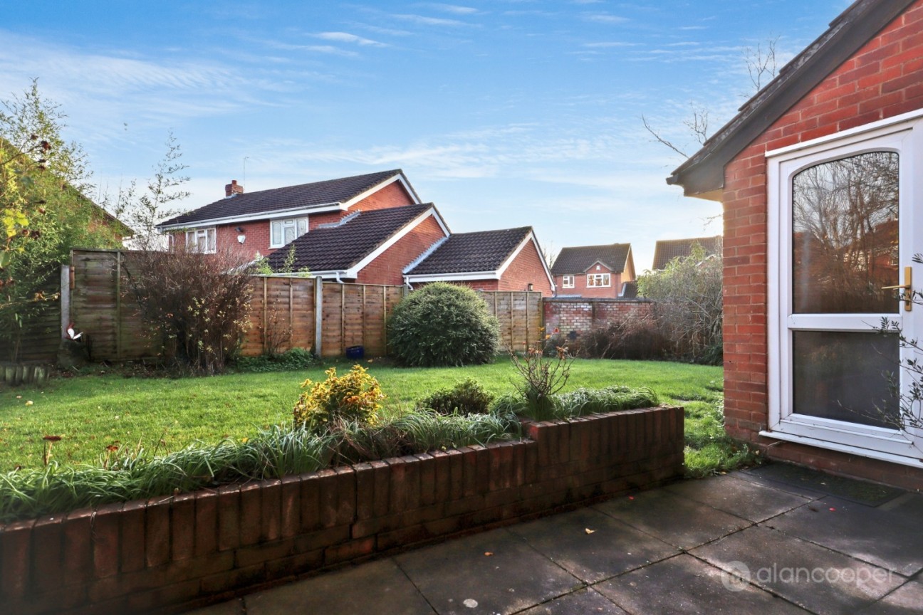 Tiverton Drive, Horeston Grange, Nuneaton, CV11 6YL