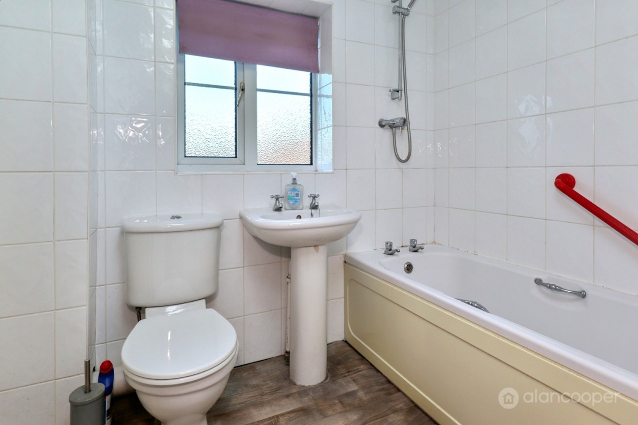 Tiverton Drive, Horeston Grange, Nuneaton, CV11 6YL