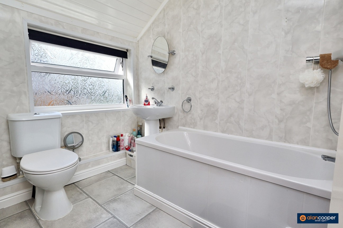 Bucks Hill, Stockingford, Nuneaton, CV10 9LF