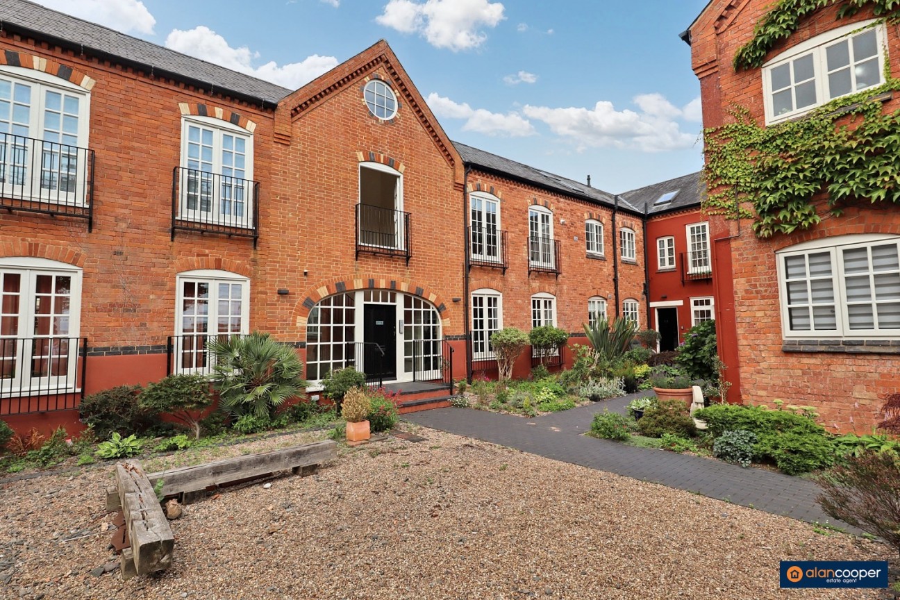 The Courtyard, Higham Lane, Stoke Golding, CV13 6EX