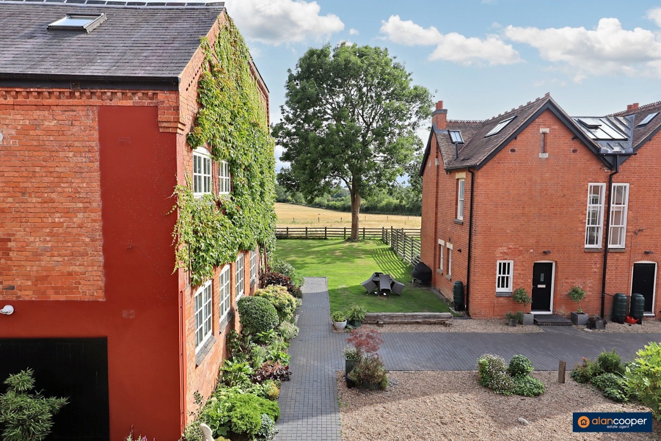 The Courtyard, Higham Lane, Stoke Golding, CV13 6EX