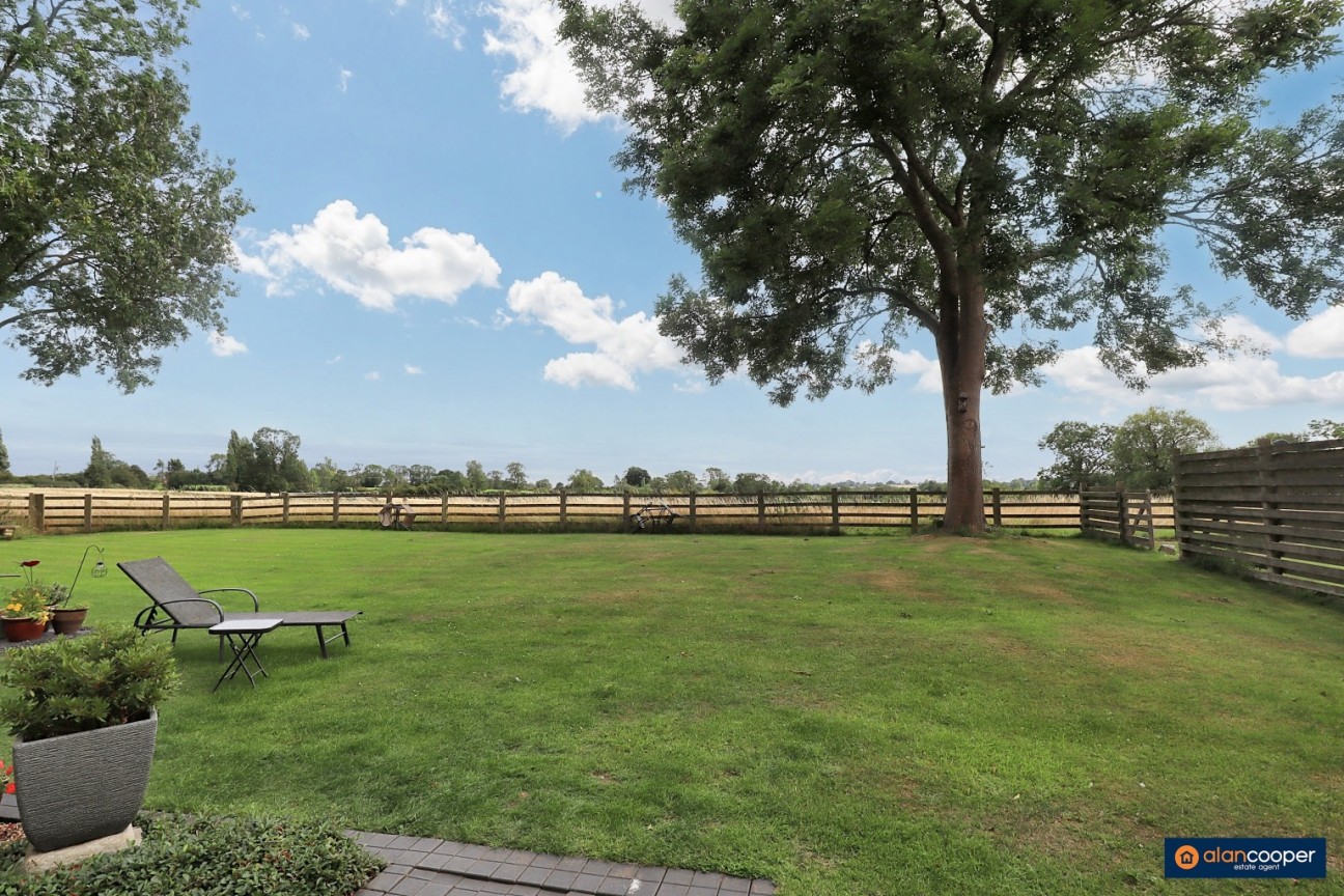 The Courtyard, Higham Lane, Stoke Golding, CV13 6EX