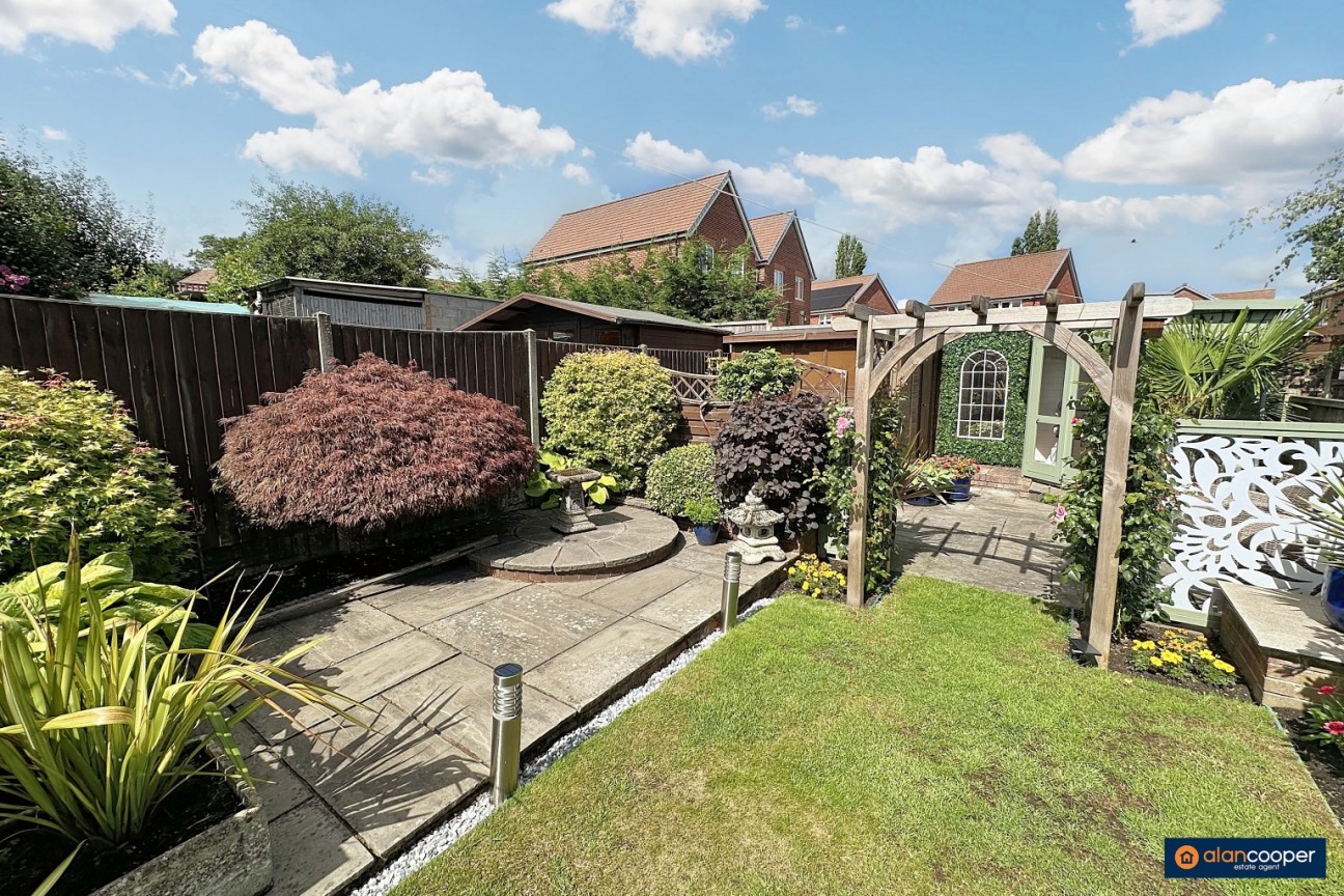 Plough Hill Road, Nuneaton, CV10 9NY