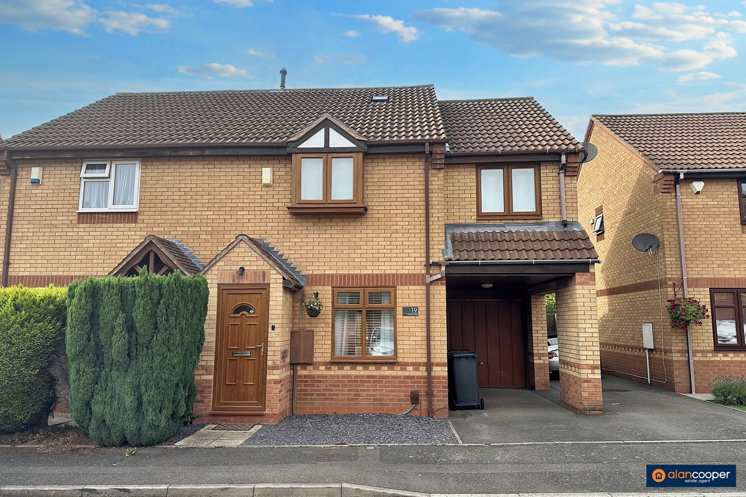 Bronze Close, Maple Park, Nuneaton, CV11 4YD