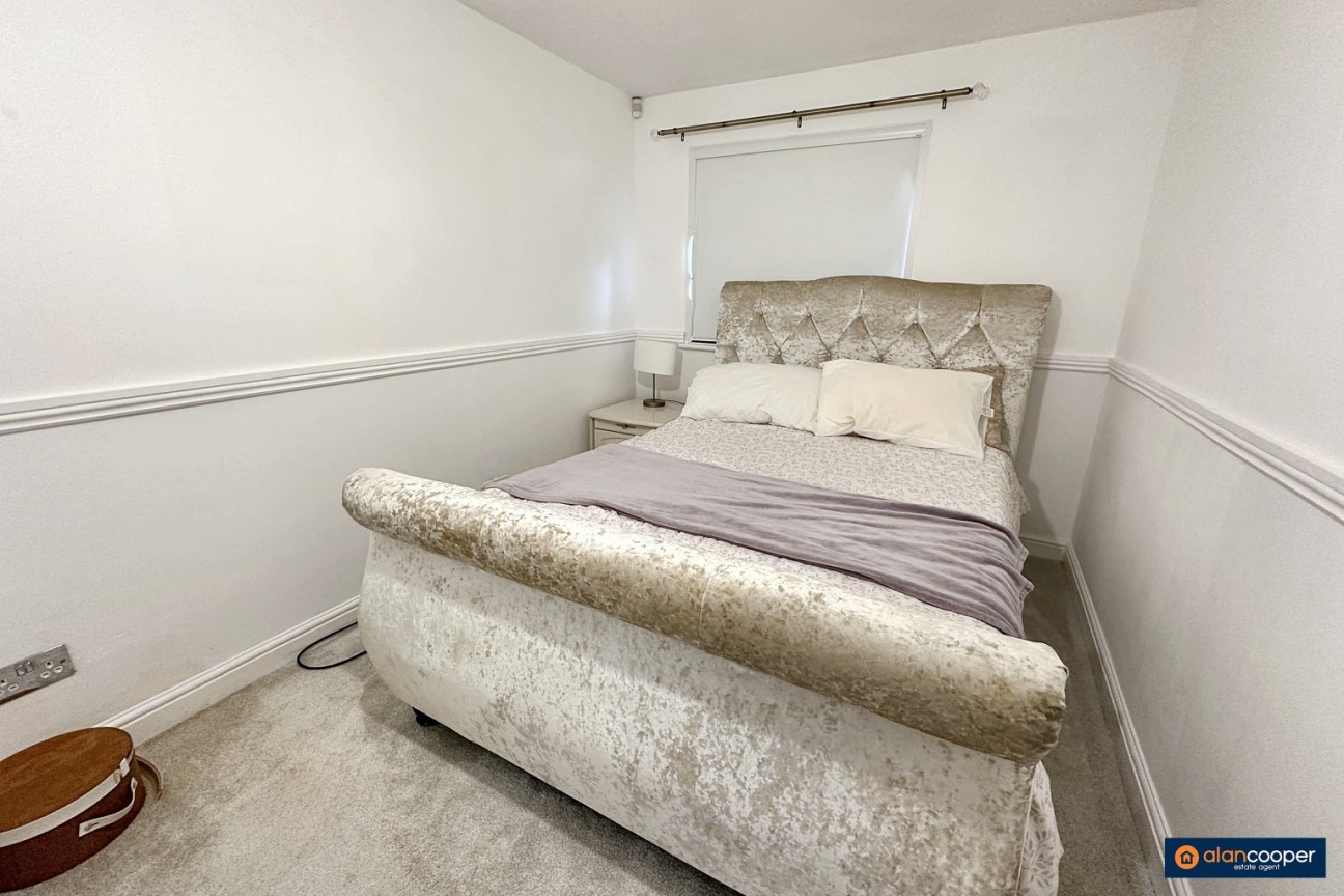 Bronze Close, Maple Park, Nuneaton, CV11 4YD
