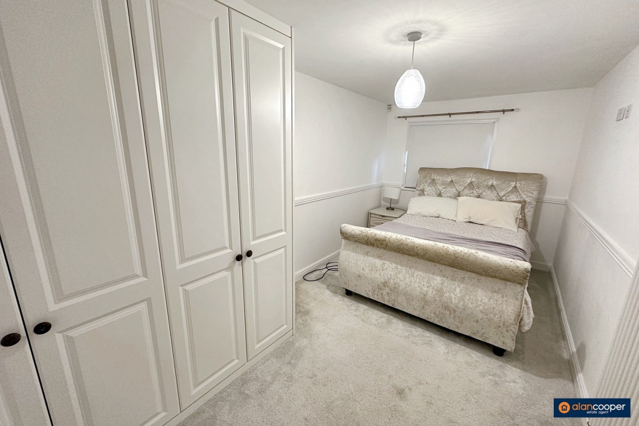 Bronze Close, Maple Park, Nuneaton, CV11 4YD