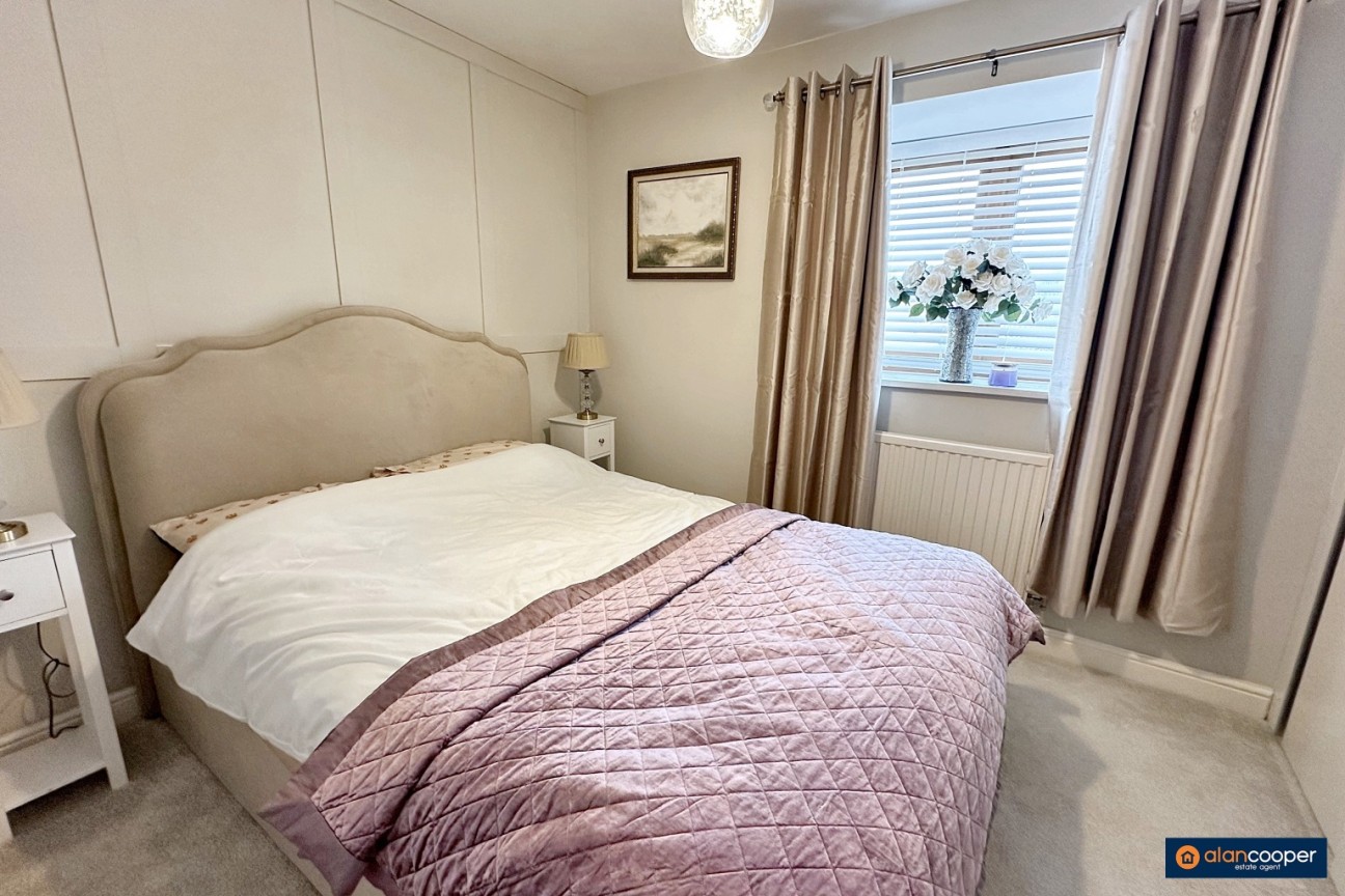 Bronze Close, Maple Park, Nuneaton, CV11 4YD