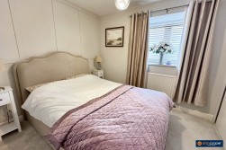 Bronze Close, Maple Park, Nuneaton, CV11 4YD