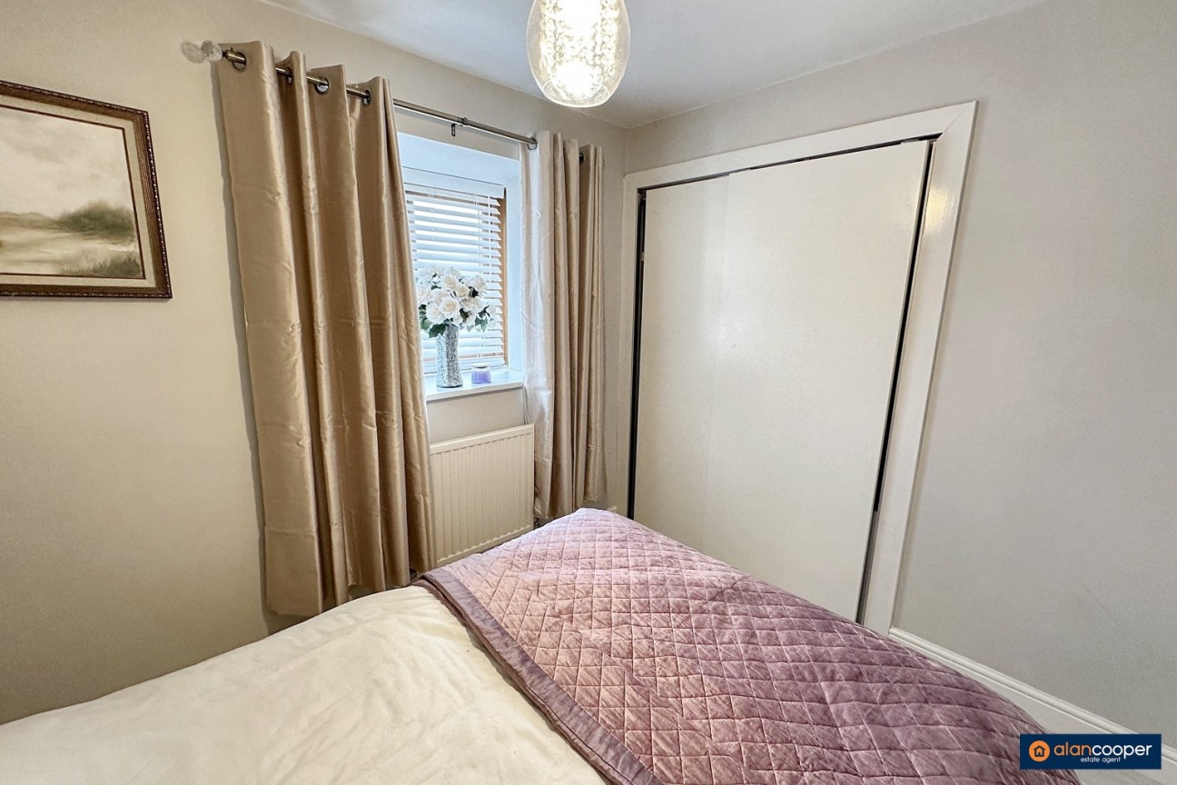 Bronze Close, Maple Park, Nuneaton, CV11 4YD