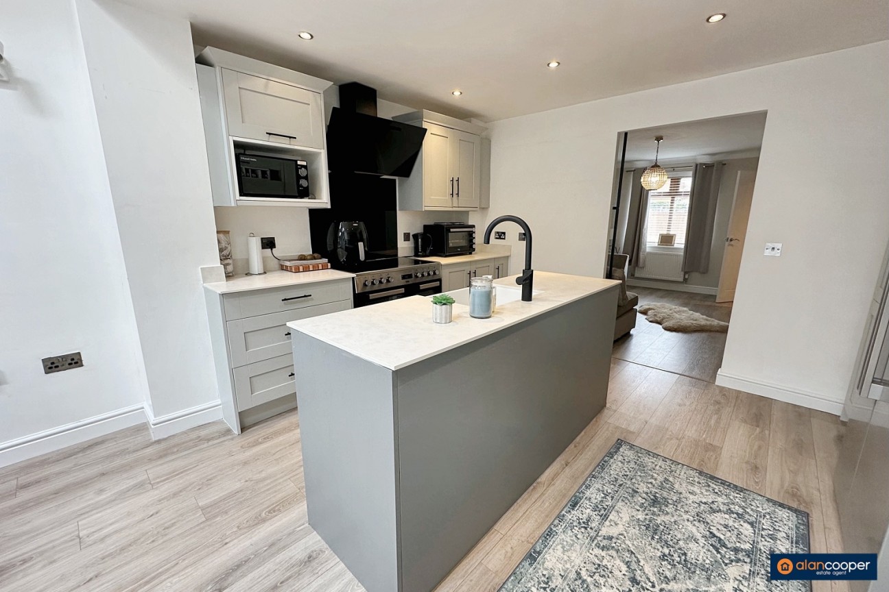 Bronze Close, Maple Park, Nuneaton, CV11 4YD