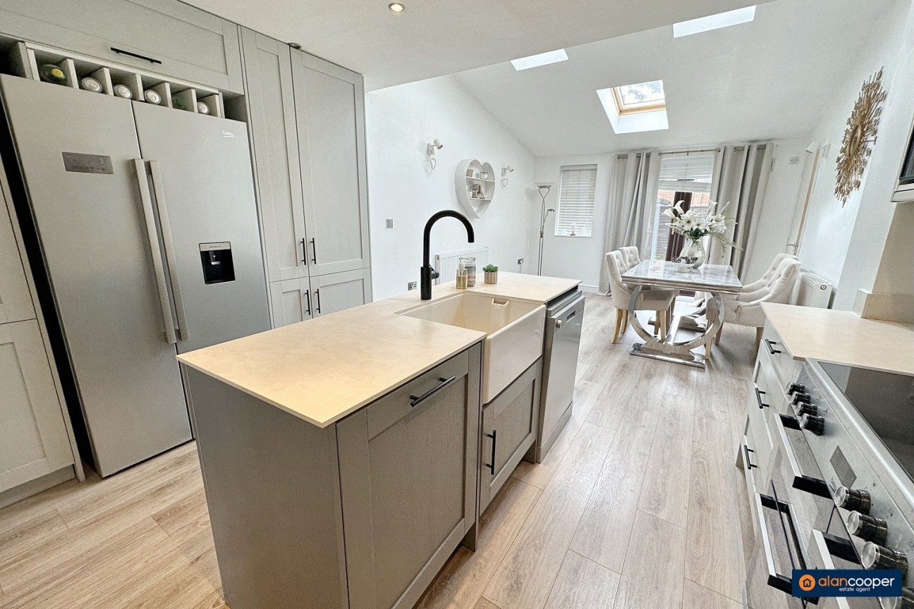 Bronze Close, Maple Park, Nuneaton, CV11 4YD