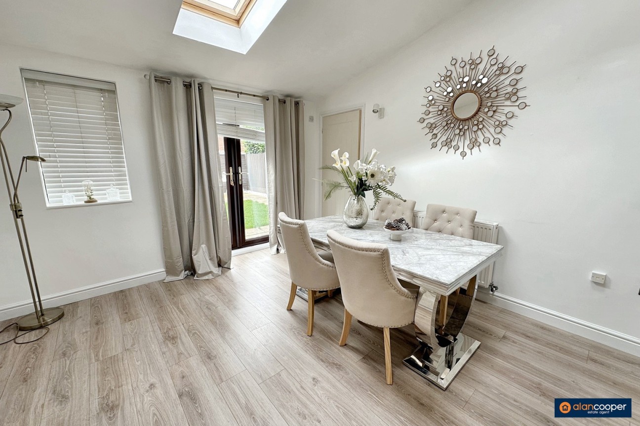 Bronze Close, Maple Park, Nuneaton, CV11 4YD