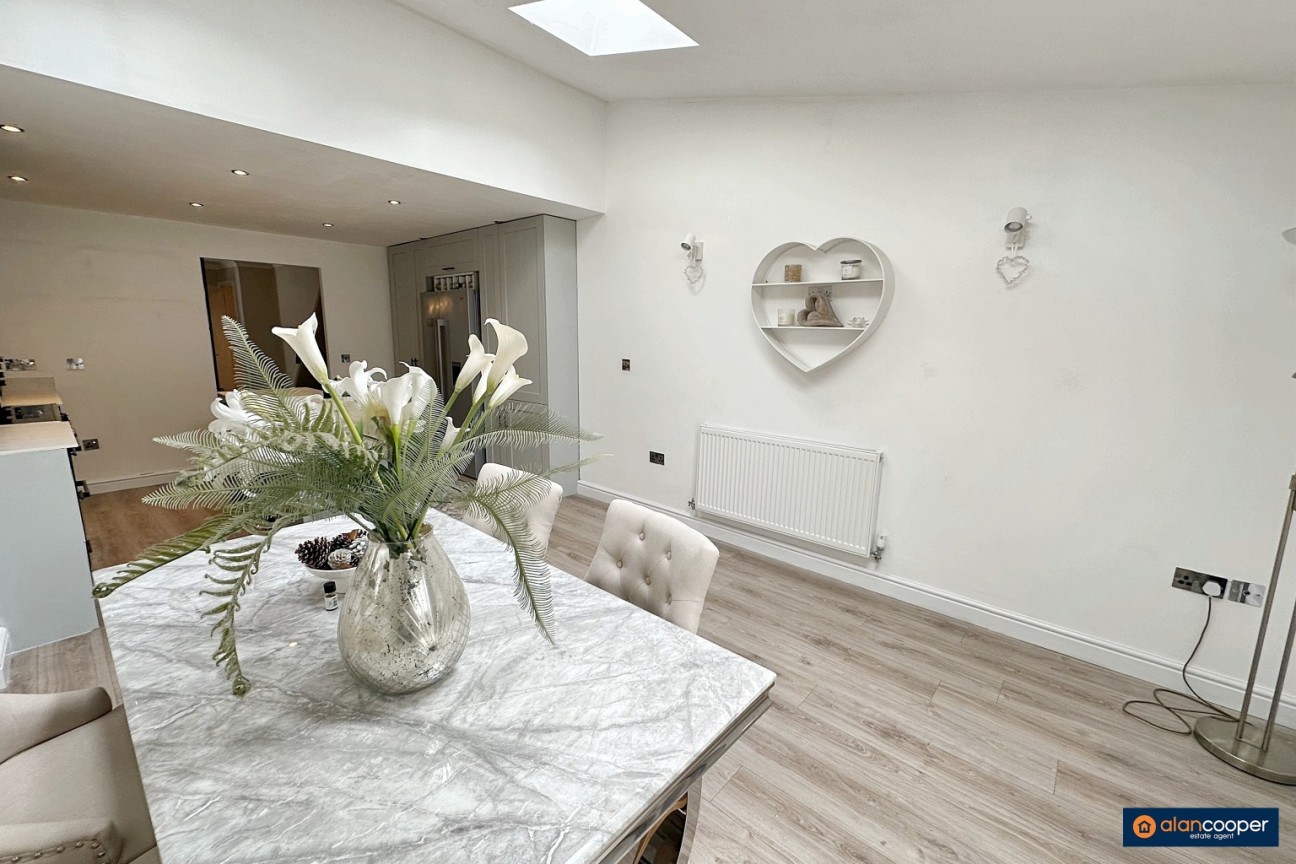 Bronze Close, Maple Park, Nuneaton, CV11 4YD