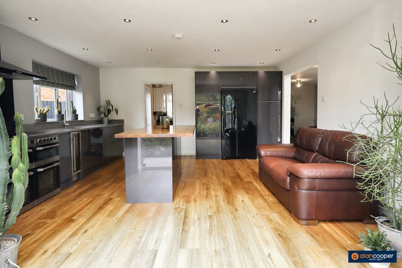 Eastfield Road, Weddington, Nuneaton, CV10 0BB
