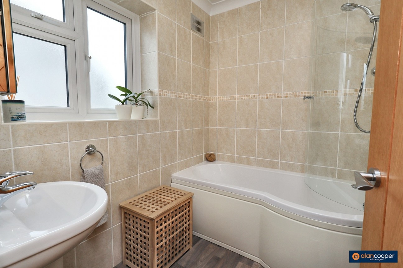 Eastfield Road, Weddington, Nuneaton, CV10 0BB