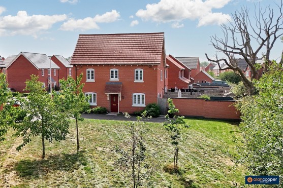 Russett Avenue, Manor Fields, Nuneaton, CV11 6YW