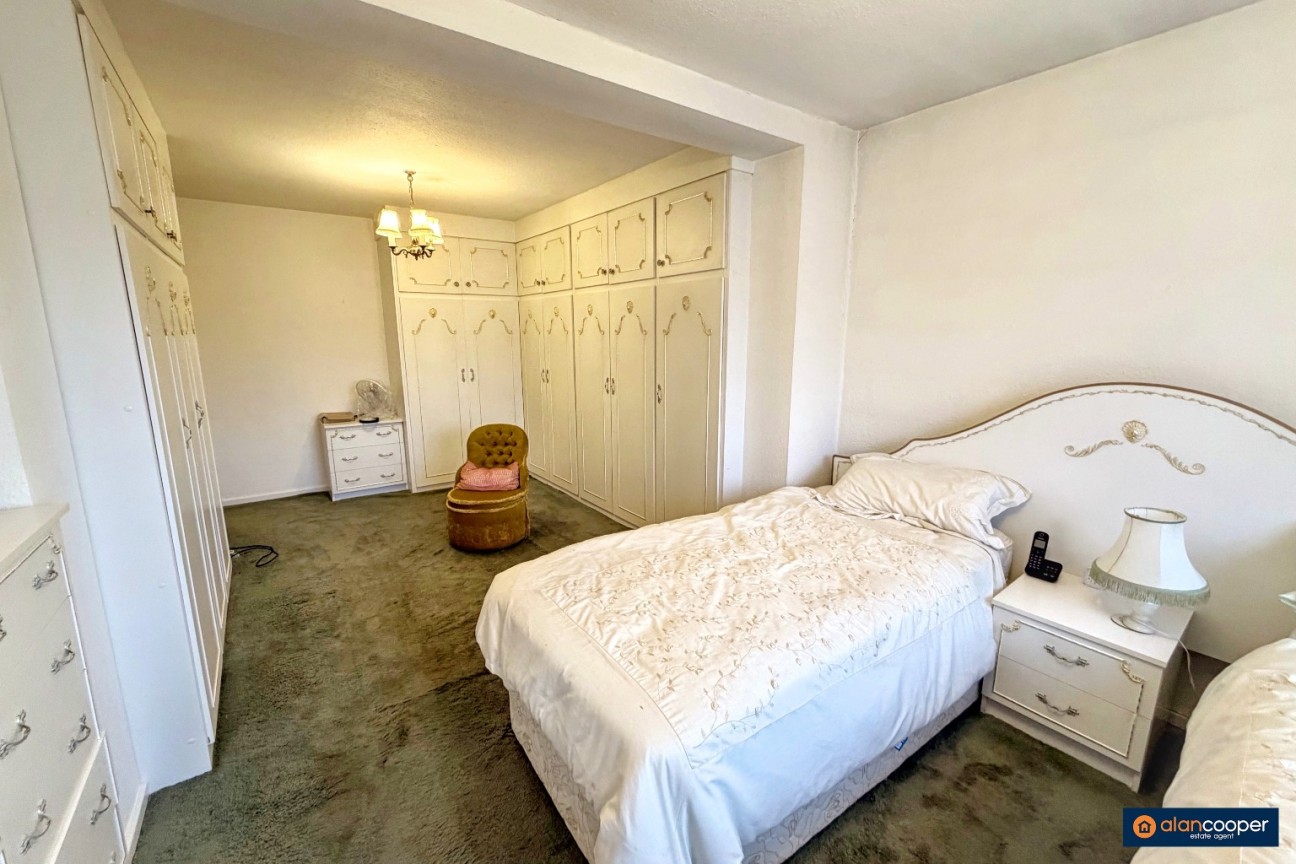 St. Nicolas Park Drive, Nuneaton, CV11 6EE