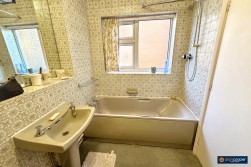 St. Nicolas Park Drive, Nuneaton, CV11 6EE