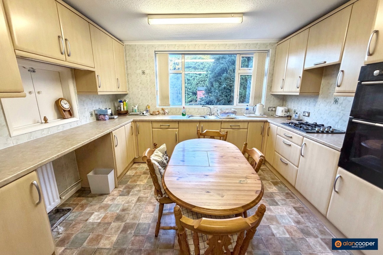 St. Nicolas Park Drive, Nuneaton, CV11 6EE