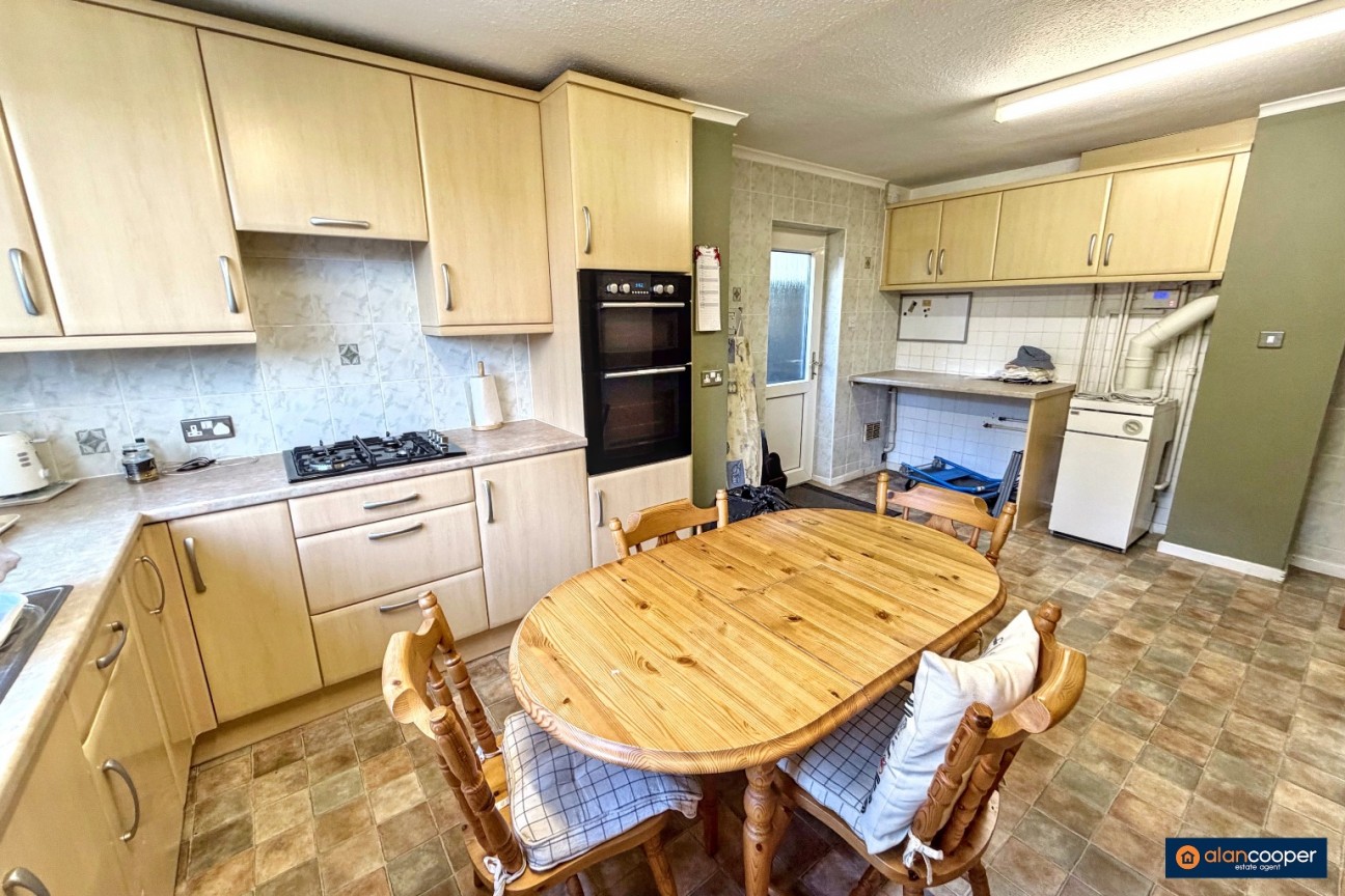 St. Nicolas Park Drive, Nuneaton, CV11 6EE