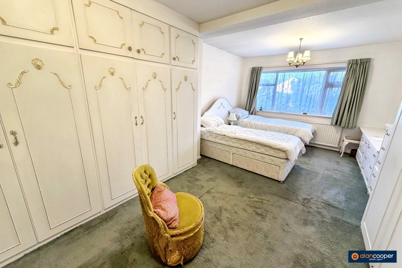 St. Nicolas Park Drive, Nuneaton, CV11 6EE